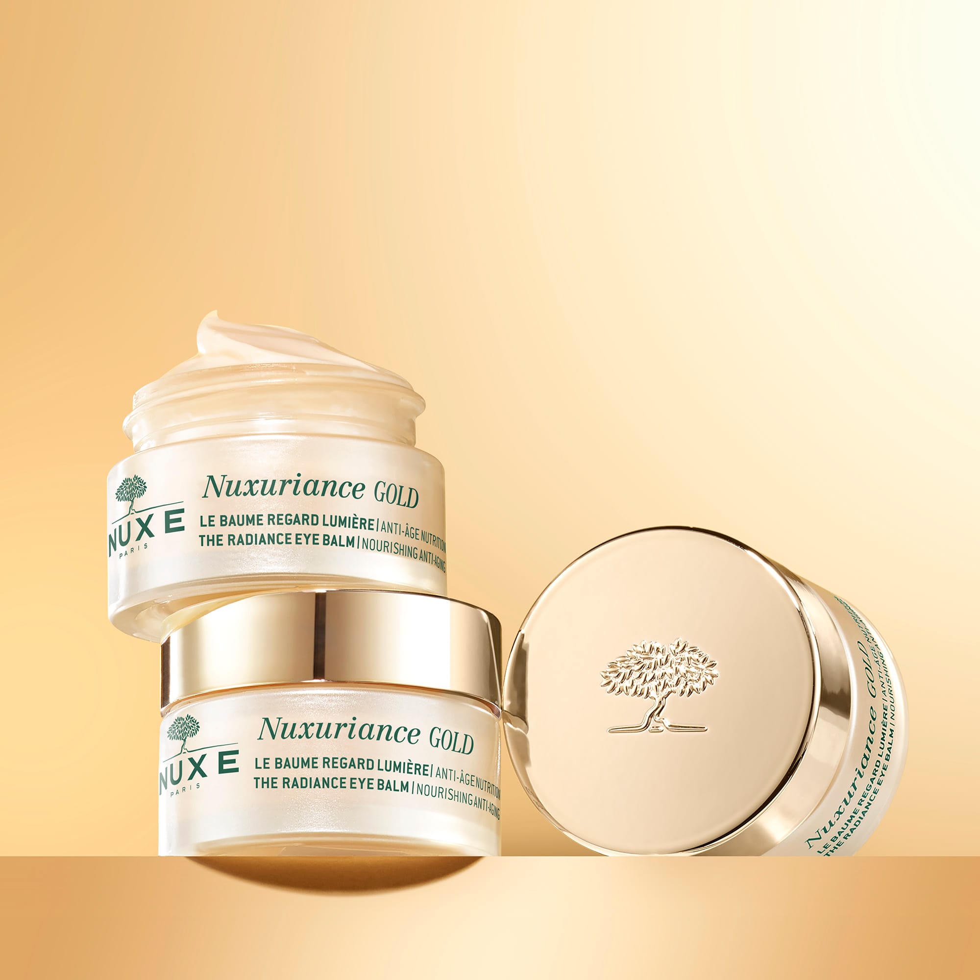 NUXE Nuxuriance Gold Eye Balm 15ml 4 (4) 3264680015922-VN050801-THE_RADIANCE_EYE_BALM_15ML-LIFESTYLE_01_2000x2000